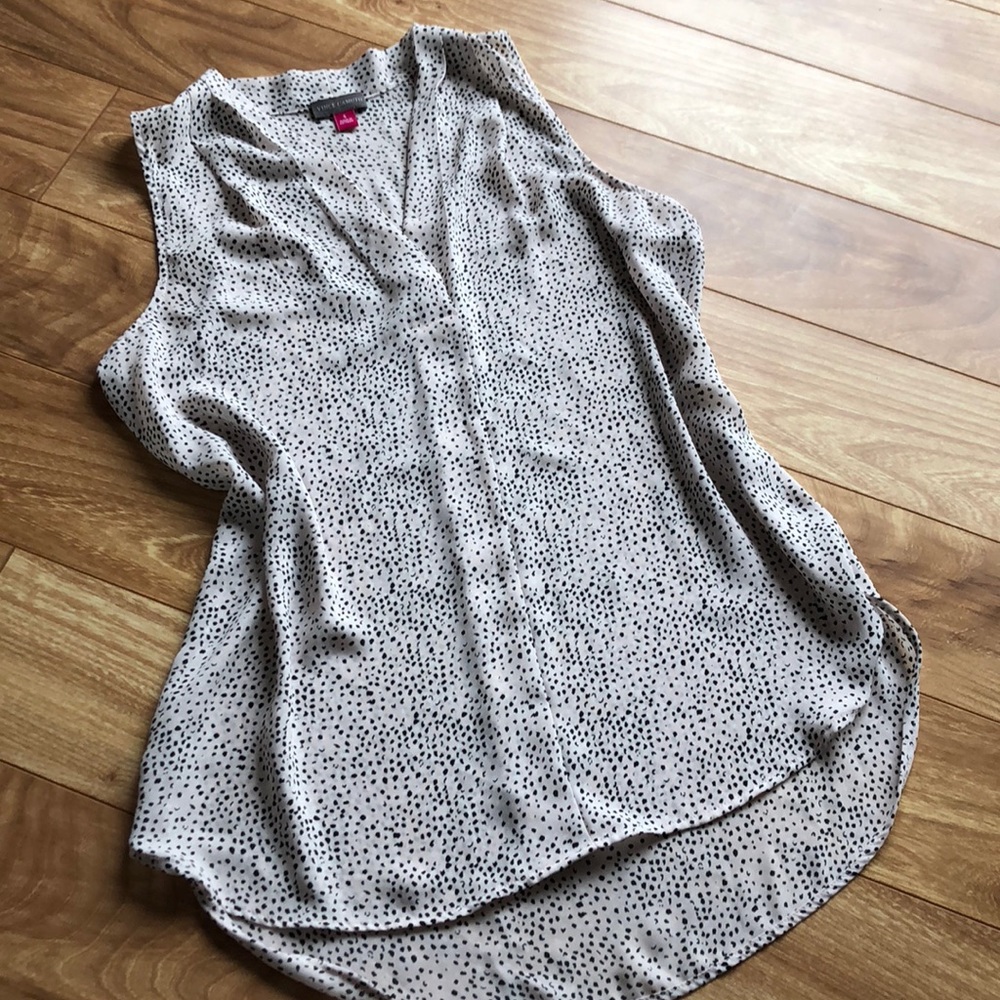 Vince Camuto sleeveless spotted print blouse